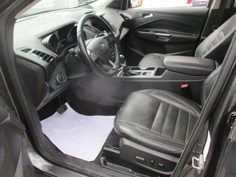 Ford Escape Titanium 4WD 2017