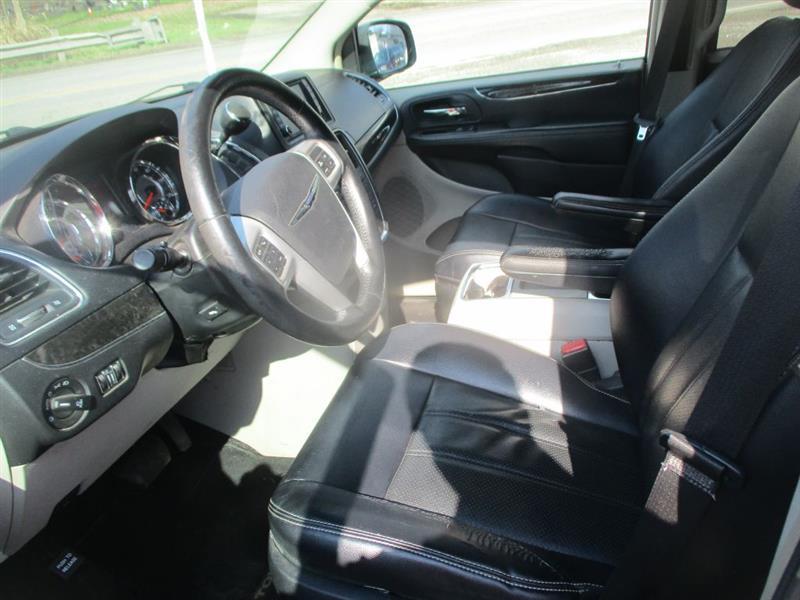 Chrysler Town & Country Touring-L 2014