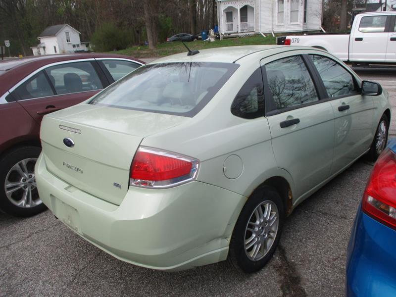 Ford Focus SE Sedan 2010