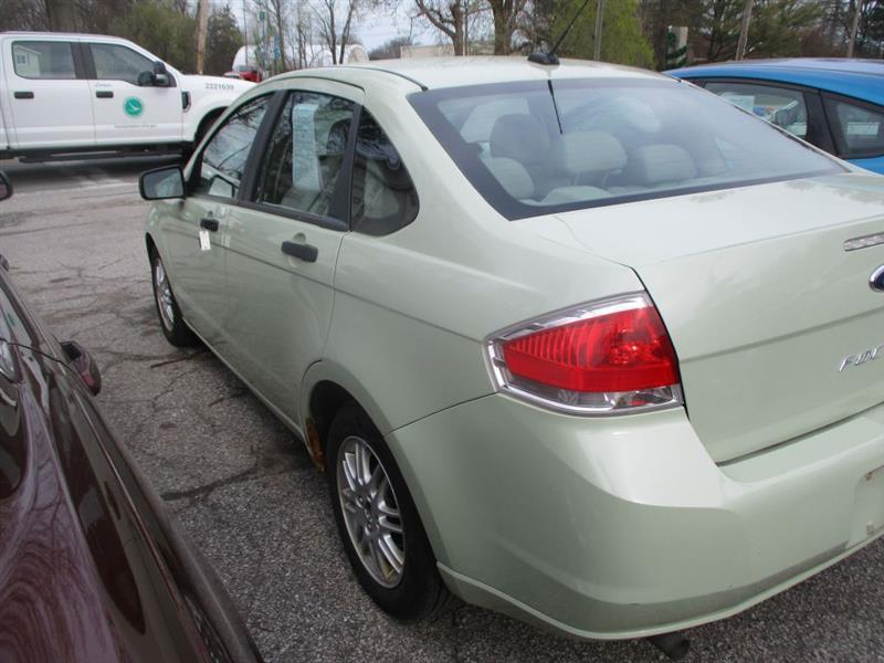 Ford Focus SE Sedan 2010