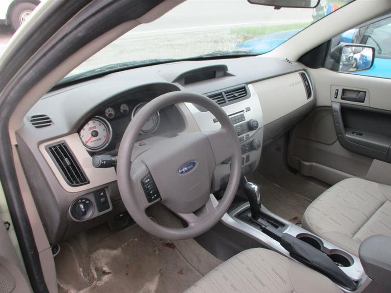 Ford Focus SE Sedan 2010