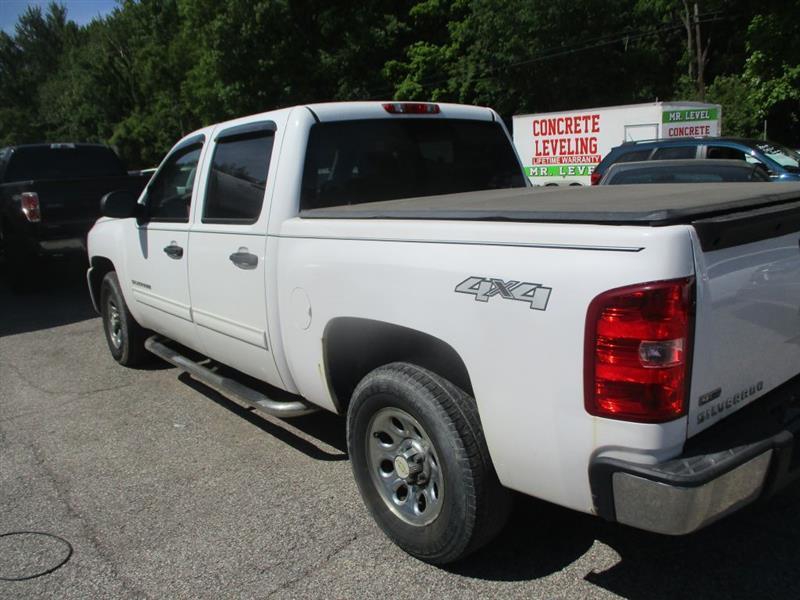 Chevrolet Silverado 1500 LS Crew Cab Short Box 4WD 2011
