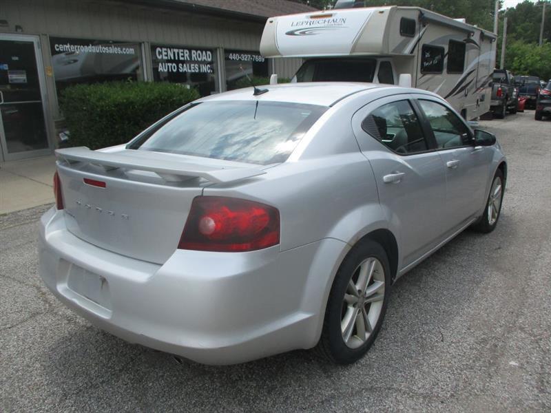Dodge Avenger SE 2012