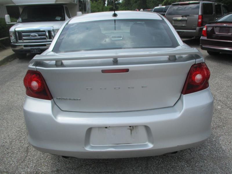 Dodge Avenger SE 2012