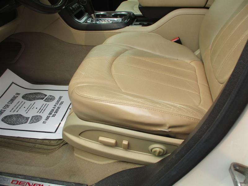 GMC Acadia Denali AWD 2011