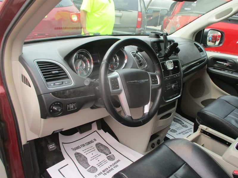 Chrysler Town & Country Touring 2013