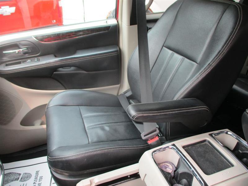 Chrysler Town & Country Touring 2013