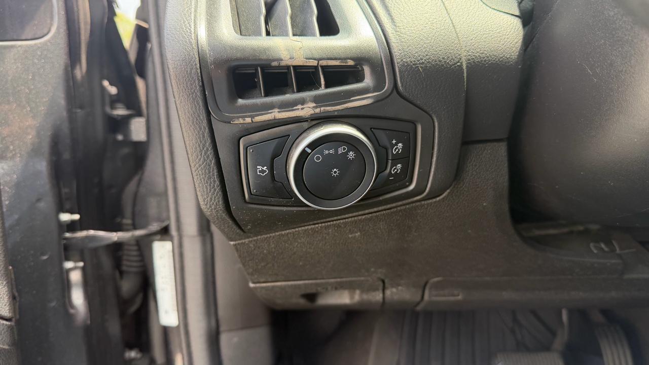 Ford Focus SE Hatch 2016