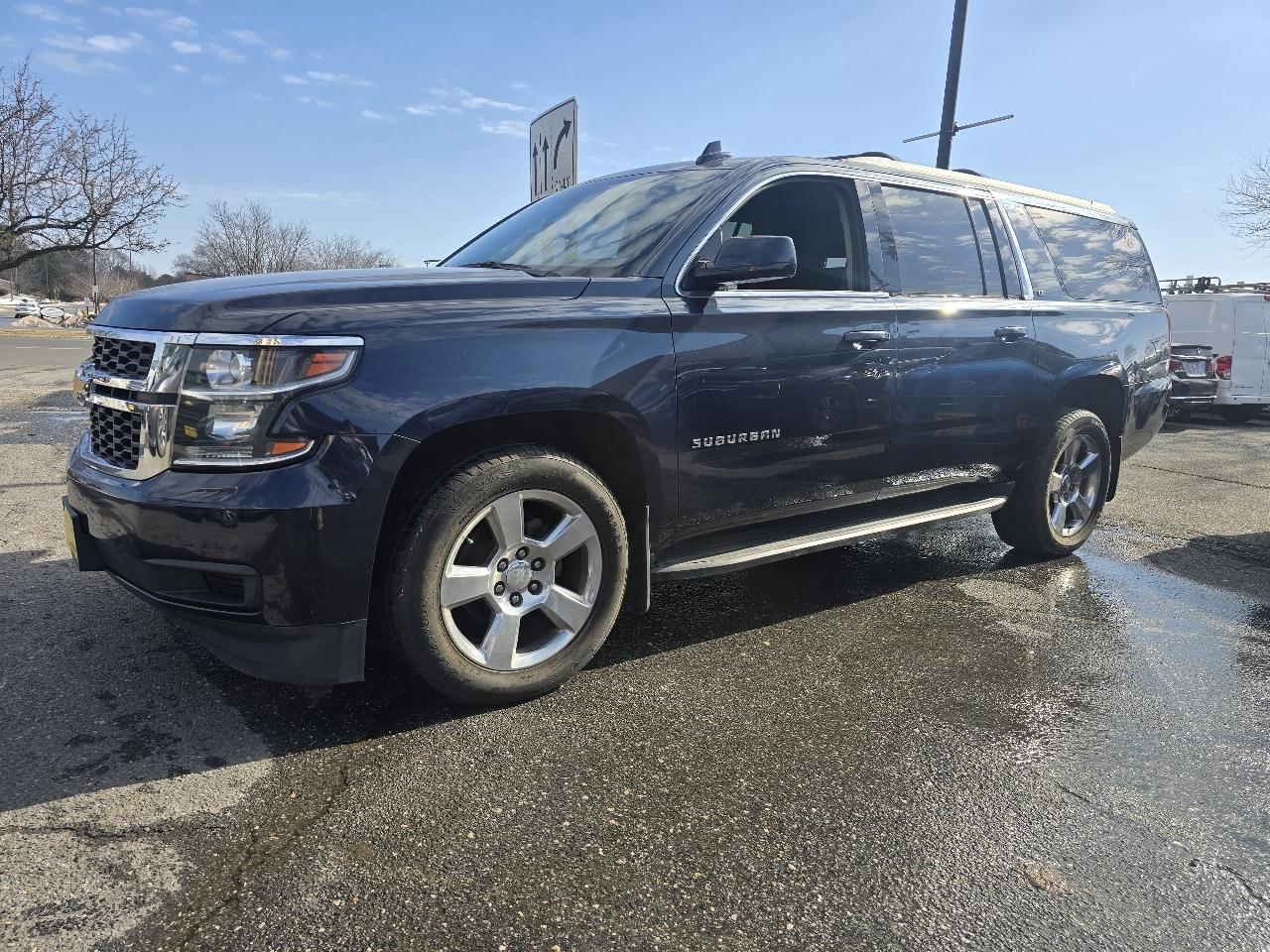 Chevrolet Suburban 4WD 4dr 1500 LT 2017