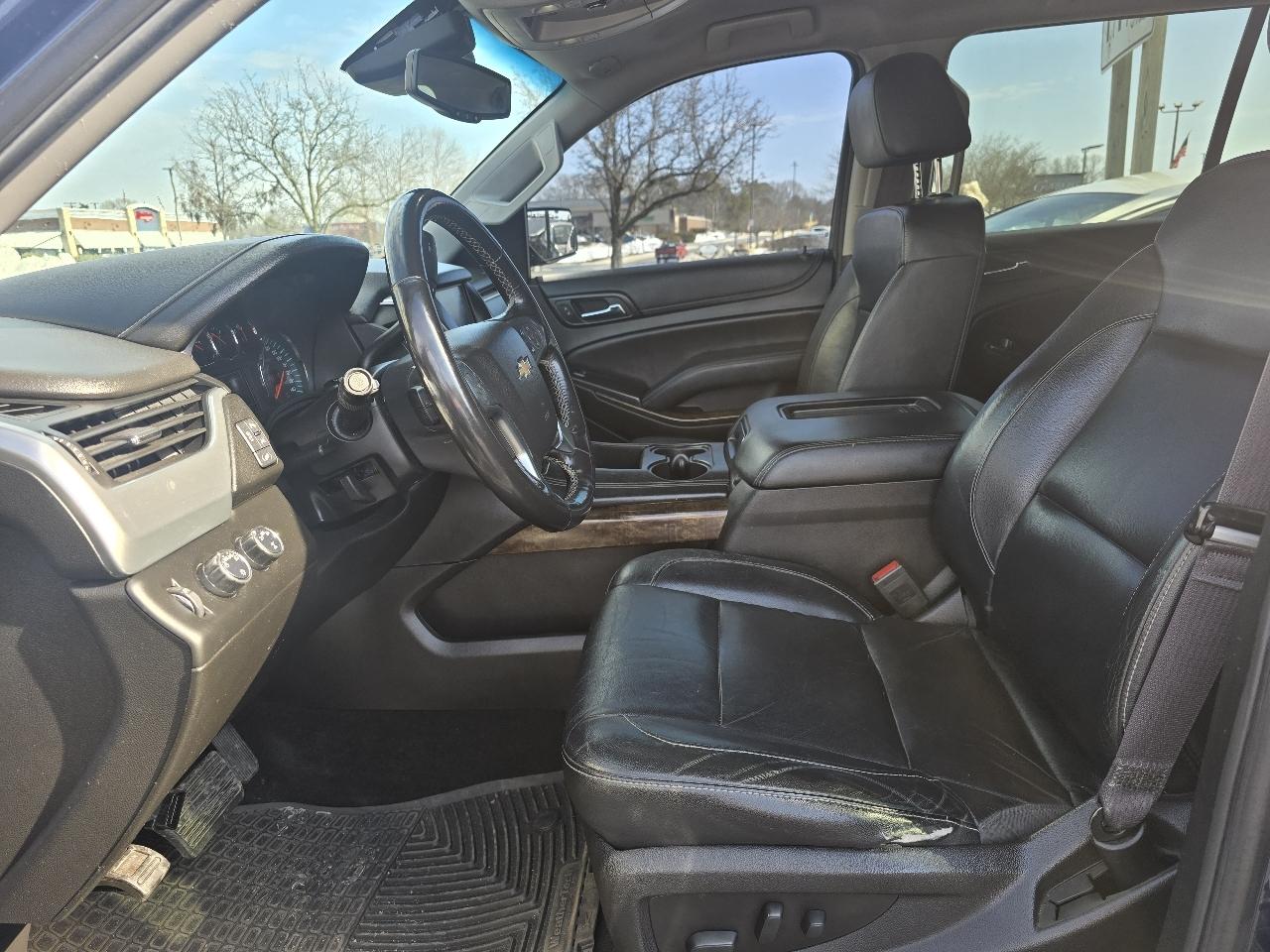 Chevrolet Suburban 4WD 4dr 1500 LT 2017