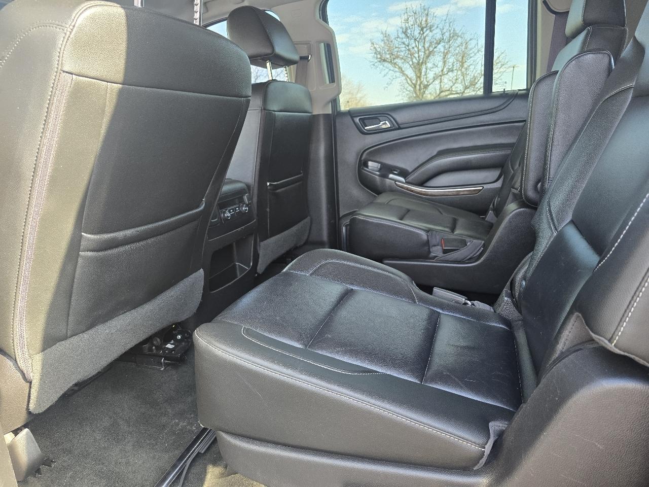 Chevrolet Suburban 4WD 4dr 1500 LT 2017