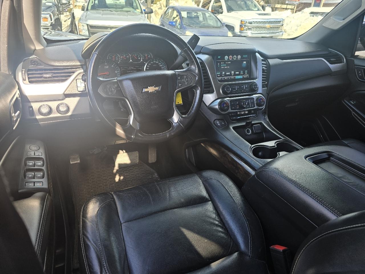 Chevrolet Suburban 4WD 4dr 1500 LT 2017