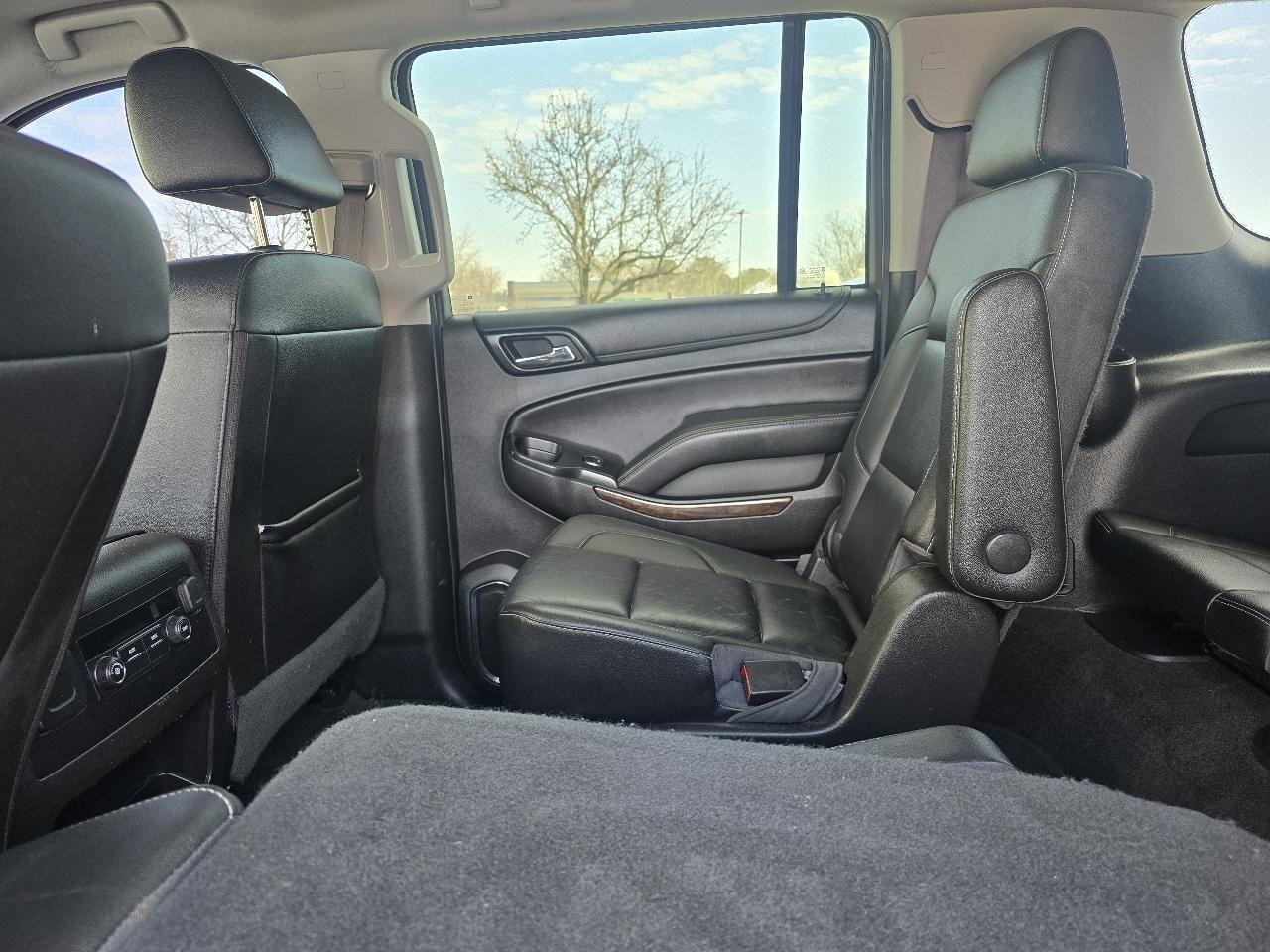 Chevrolet Suburban 4WD 4dr 1500 LT 2017