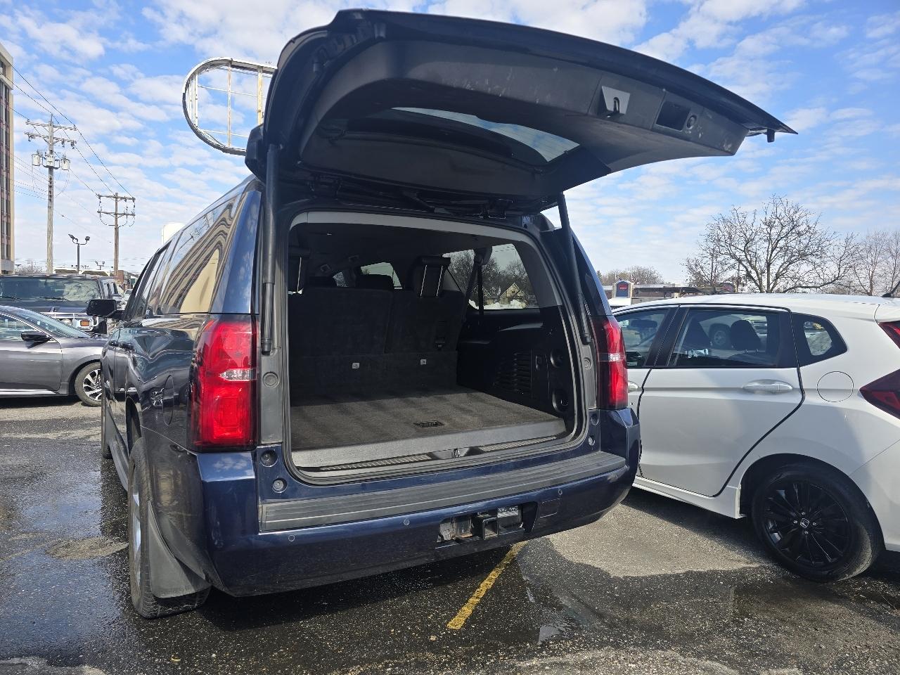 Chevrolet Suburban 4WD 4dr 1500 LT 2017