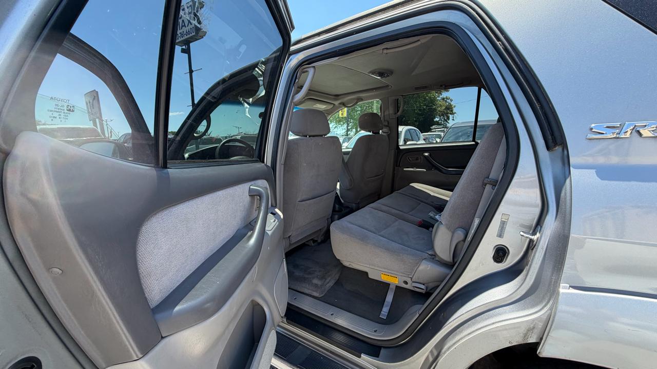 Toyota Sequoia 4dr SR5 (Natl) 2003