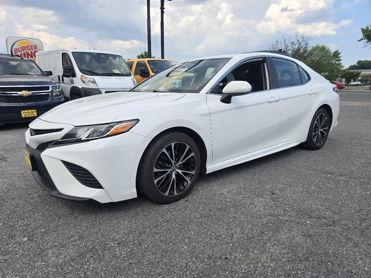 Toyota Camry SE Auto (Natl) 2020