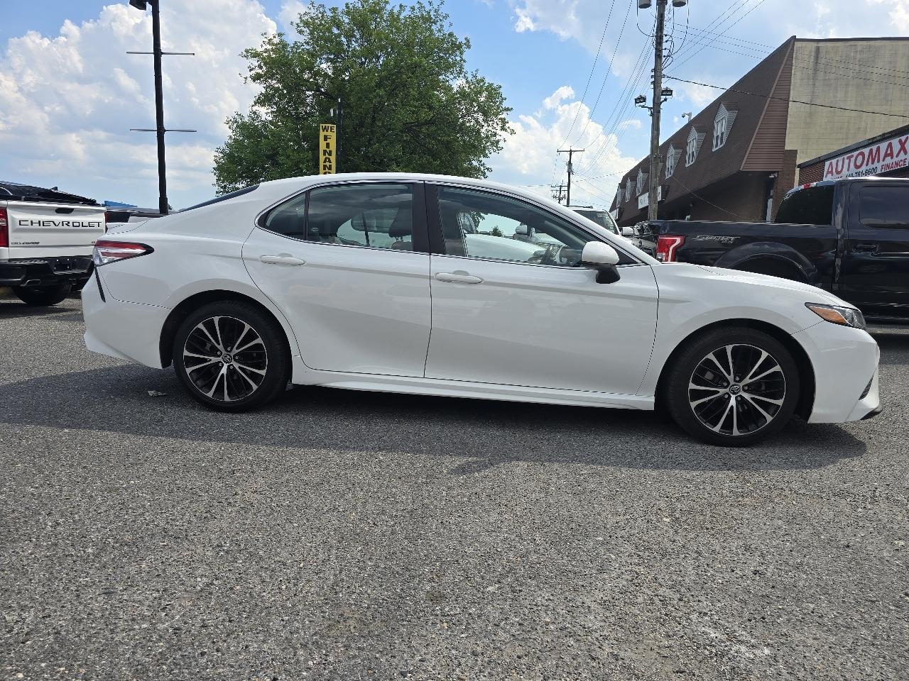 Toyota Camry SE Auto (Natl) 2020