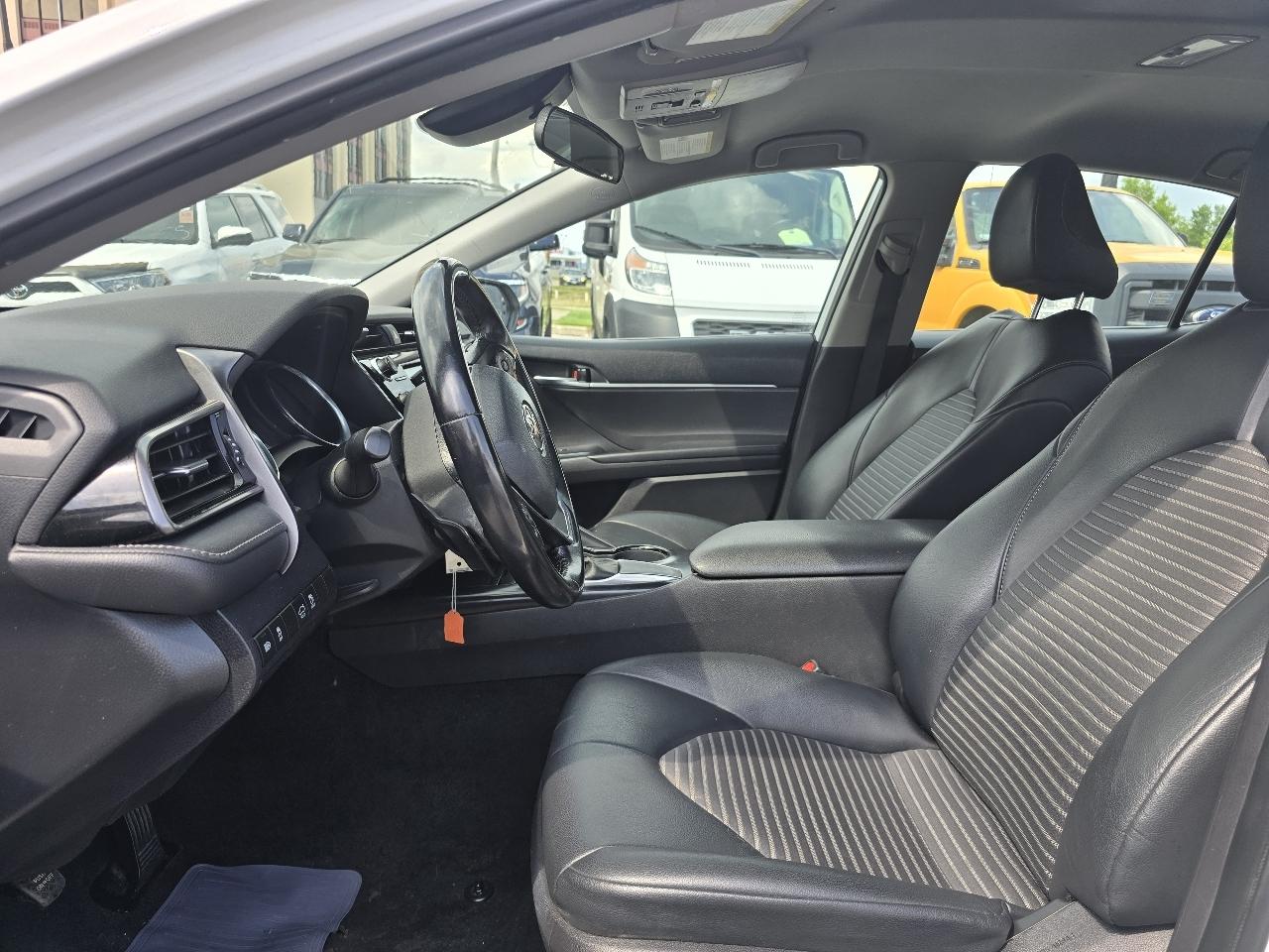Toyota Camry SE Auto (Natl) 2020