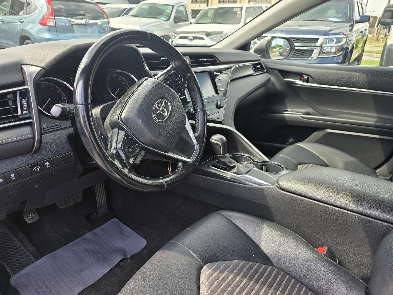 Toyota Camry SE Auto (Natl) 2020