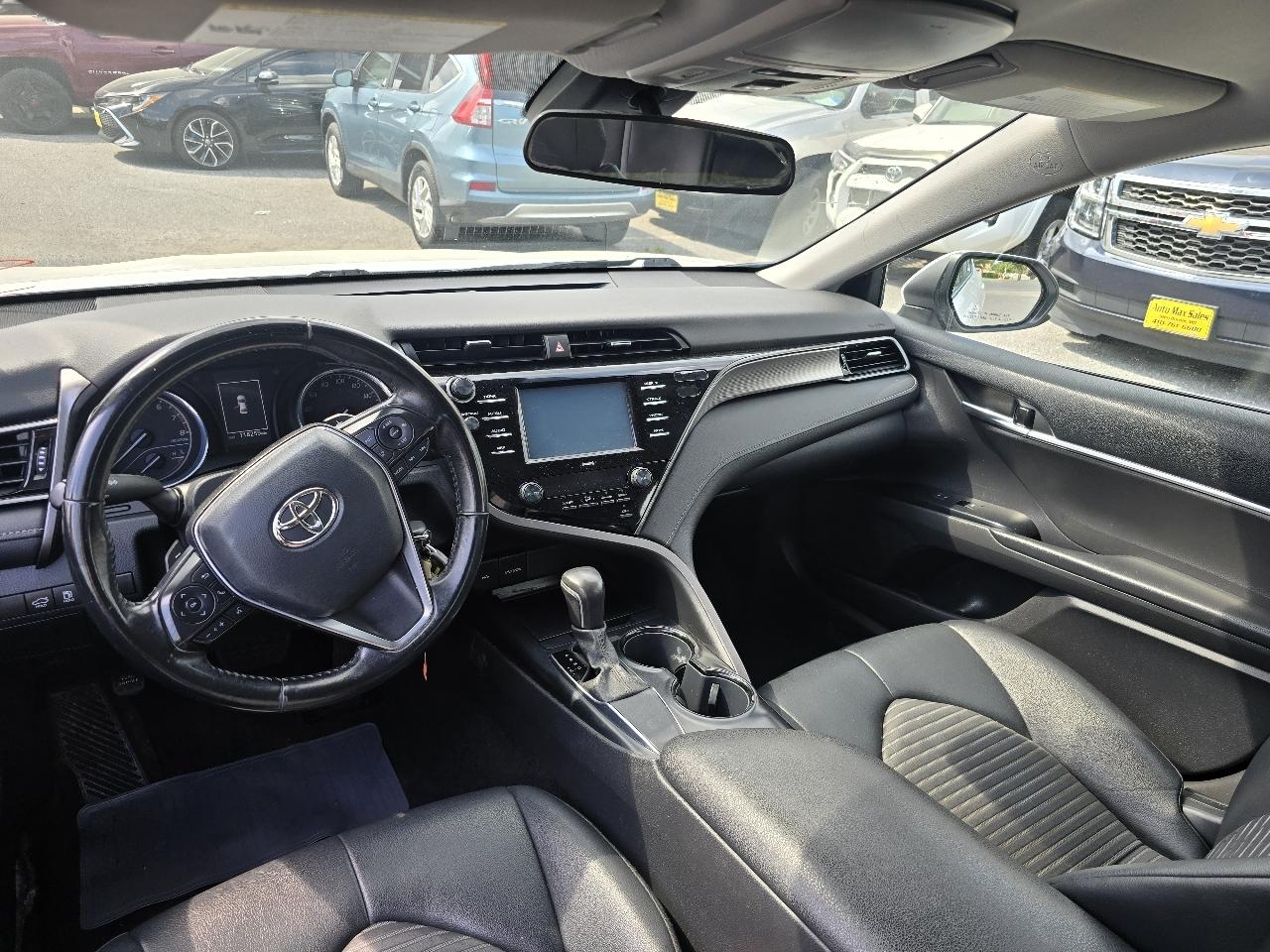 Toyota Camry SE Auto (Natl) 2020