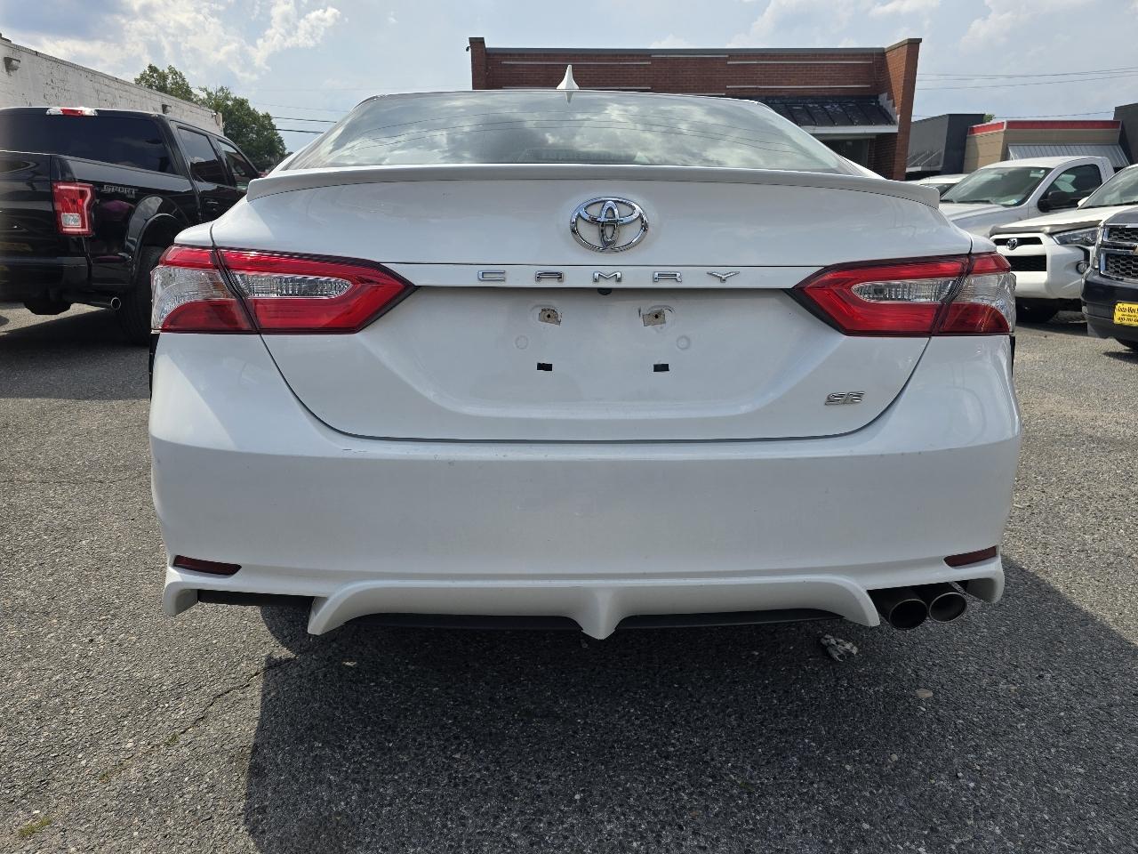 Toyota Camry SE Auto (Natl) 2020