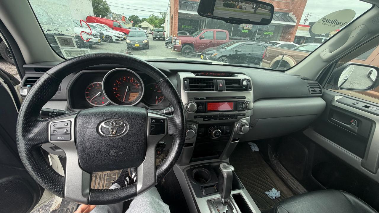 Toyota 4Runner 4WD 4dr V6 Limited (Natl) 2010