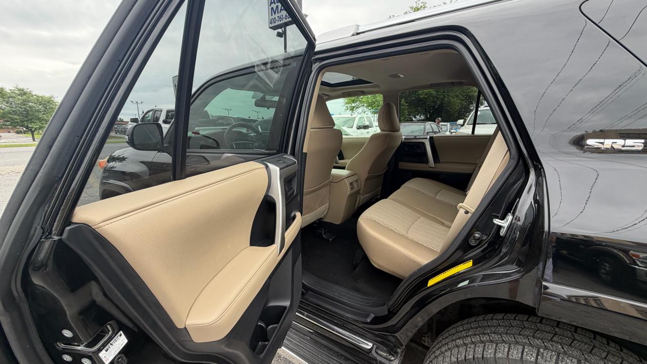 Toyota 4Runner 4WD 4dr V6 Limited (Natl) 2010