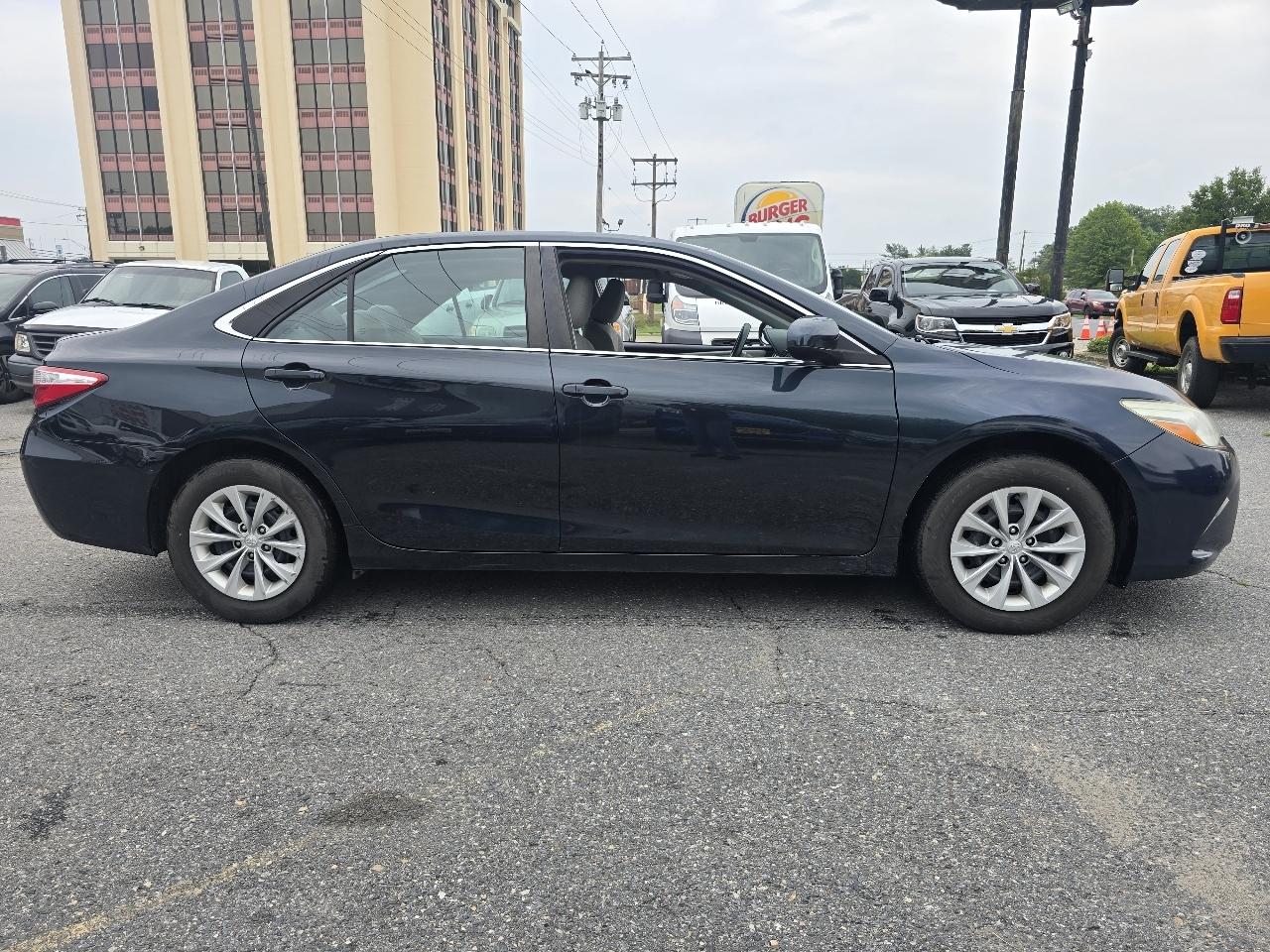 Toyota Camry 4dr Sdn I4 Auto XLE (Natl) 2015