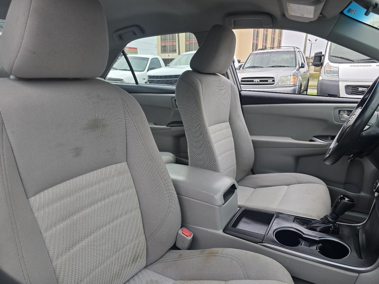Toyota Camry 4dr Sdn I4 Auto XLE (Natl) 2015