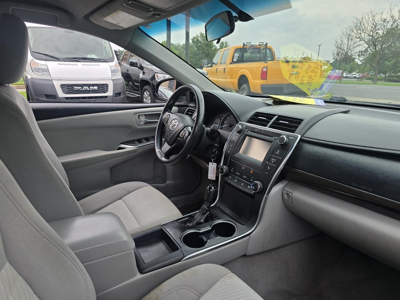 Toyota Camry 4dr Sdn I4 Auto XLE (Natl) 2015