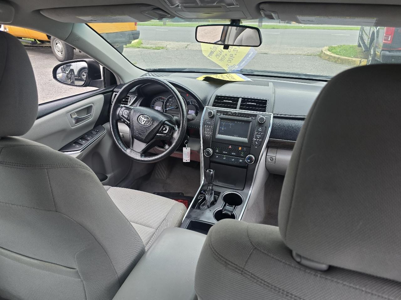 Toyota Camry 4dr Sdn I4 Auto XLE (Natl) 2015