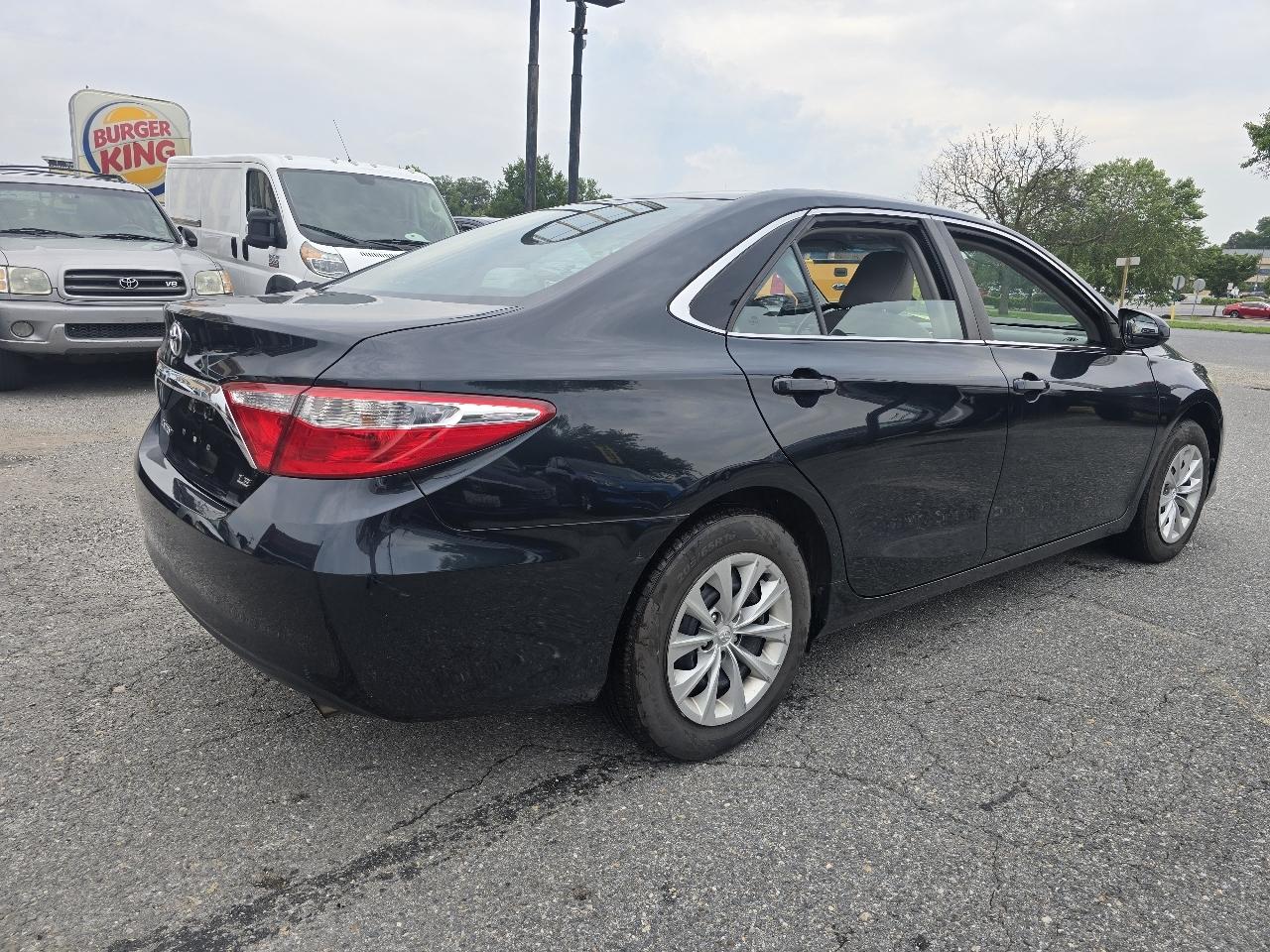 Toyota Camry 4dr Sdn I4 Auto XLE (Natl) 2015