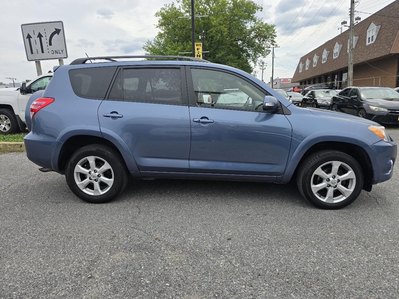 Toyota RAV4 4WD 4dr 4-cyl 4-Spd AT Ltd (Natl) 2009