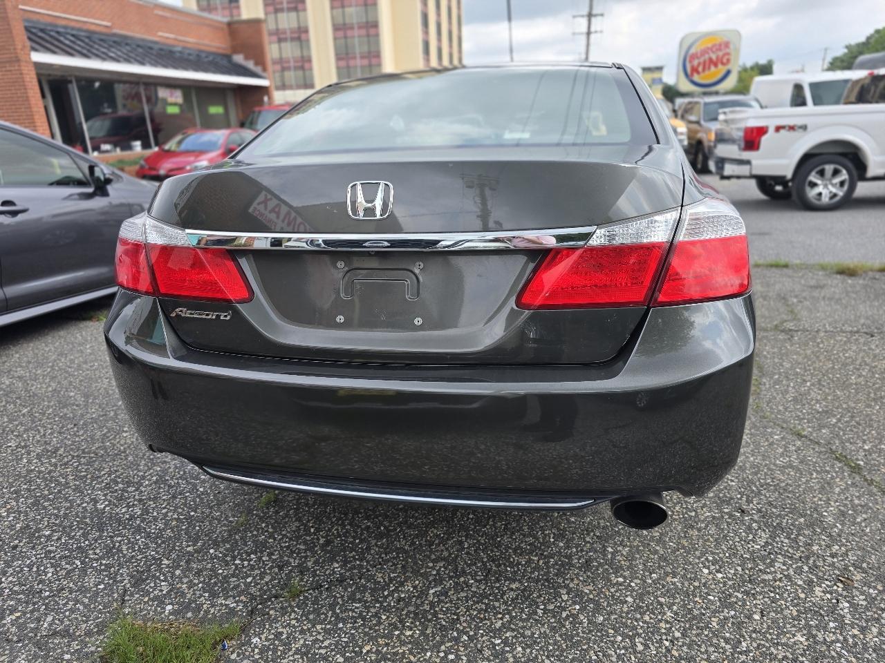 Honda Accord photo 11