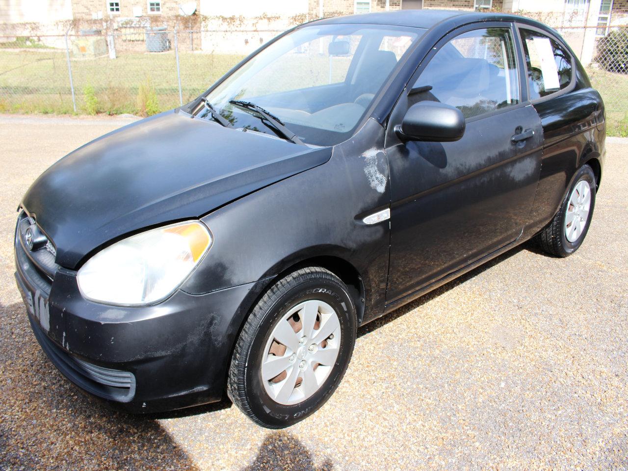 Black 2011 Hyundai Accent Hatchback Front-Wheel Drive 