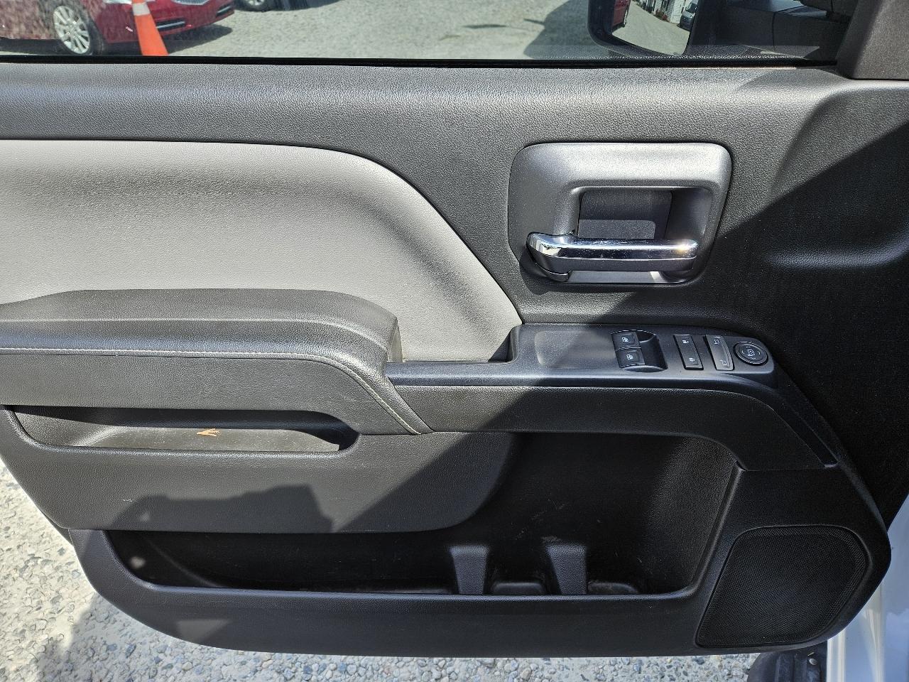 Chevrolet Silverado 3500HD 4WD Reg Cab 133.7" DRW LT 2015