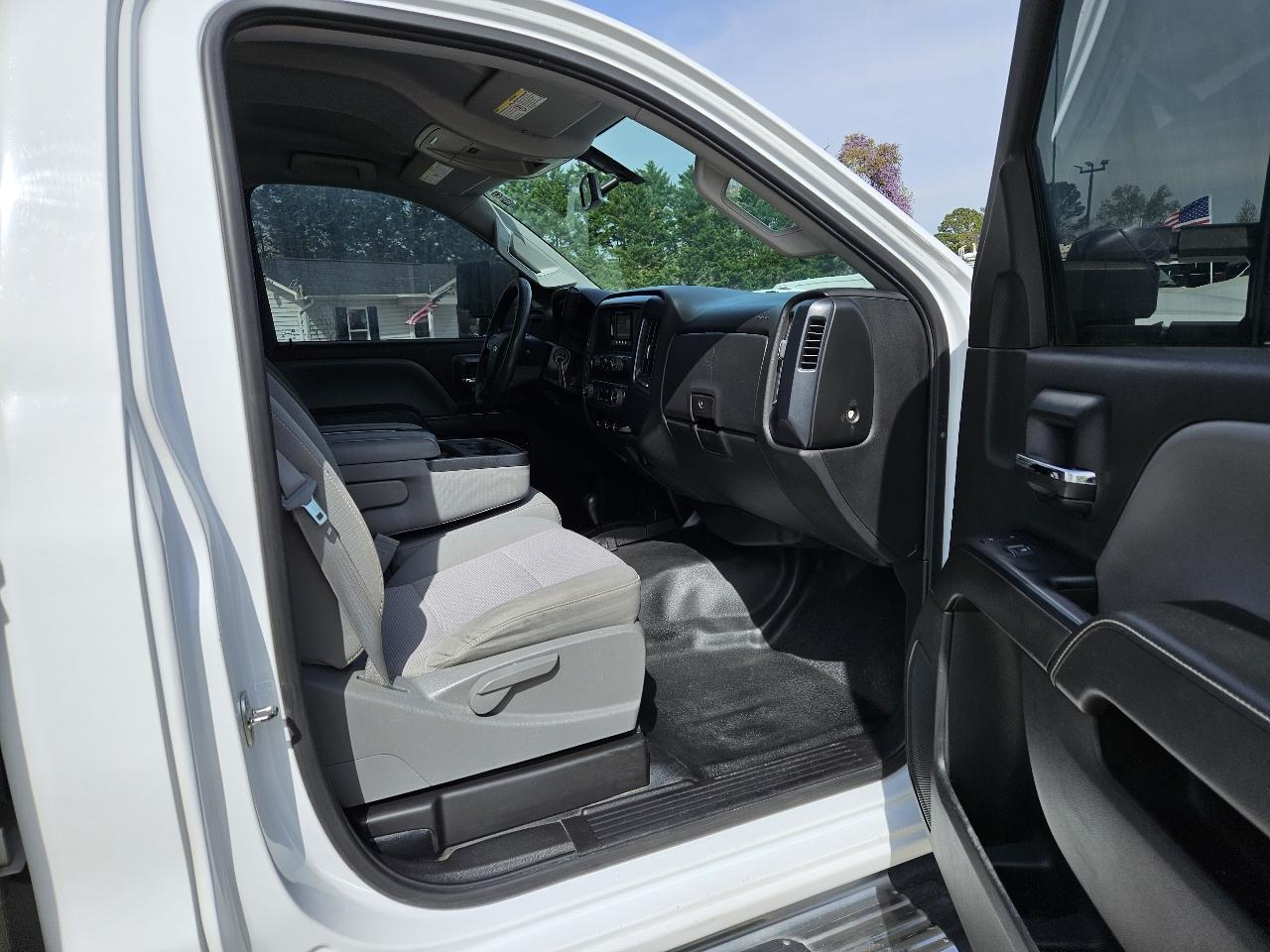 Chevrolet Silverado 3500HD 4WD Reg Cab 133.7" DRW LT 2015