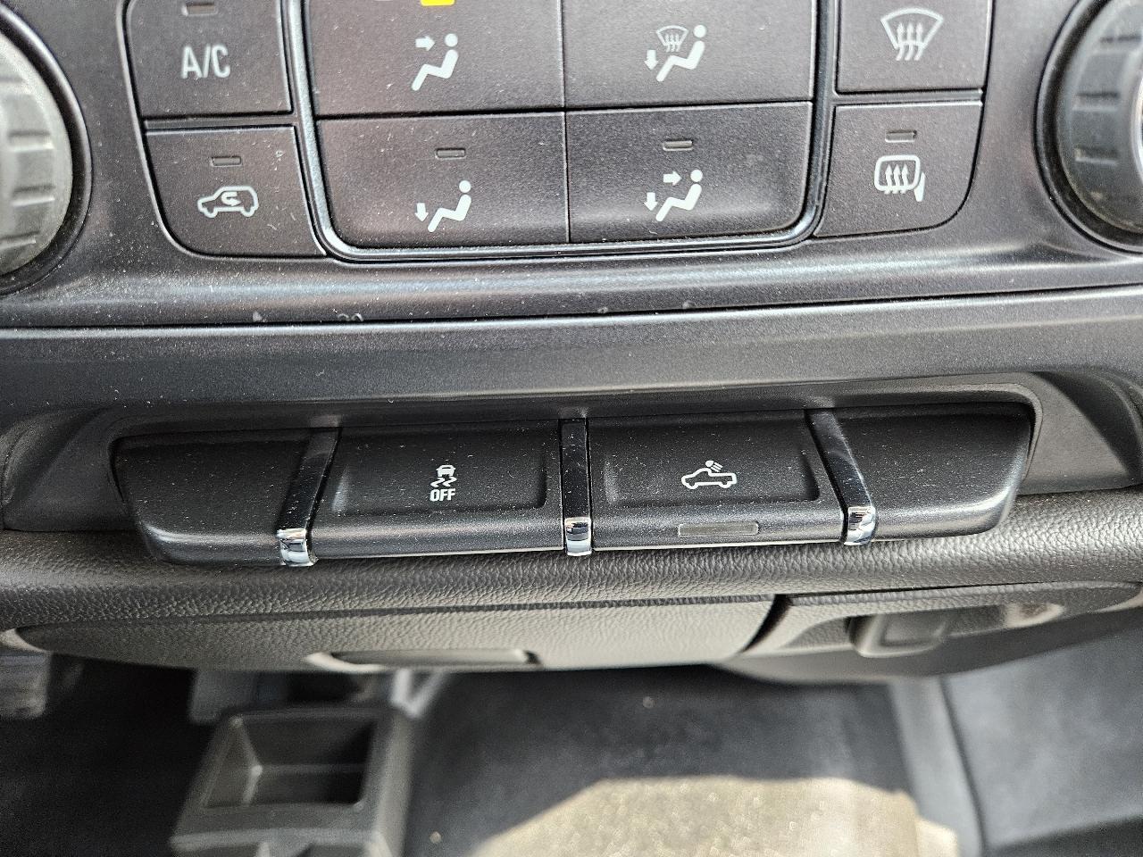 Chevrolet Silverado 3500HD 4WD Reg Cab 133.7" DRW LT 2015