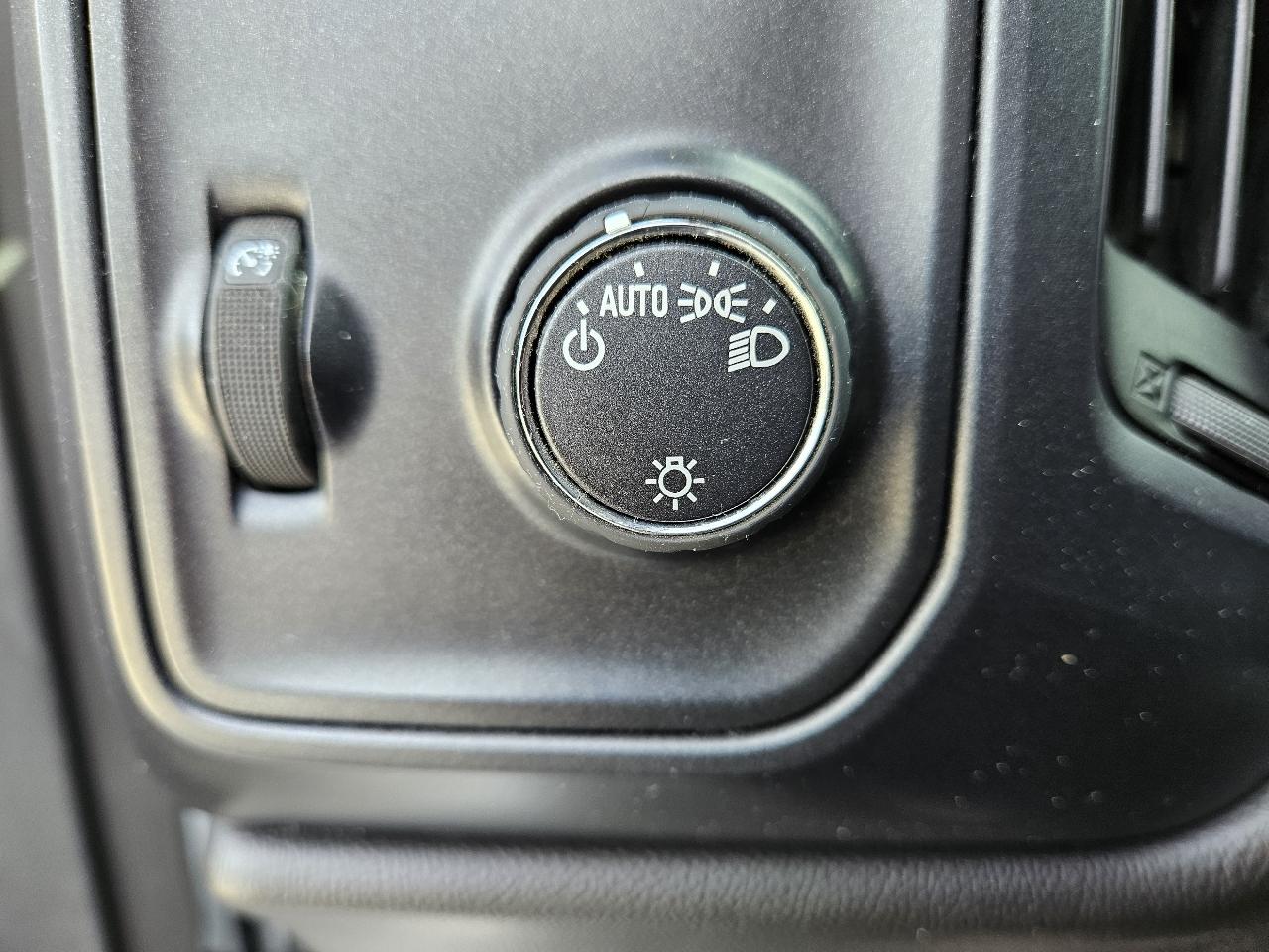 Chevrolet Silverado 3500HD 4WD Reg Cab 133.7" DRW LT 2015