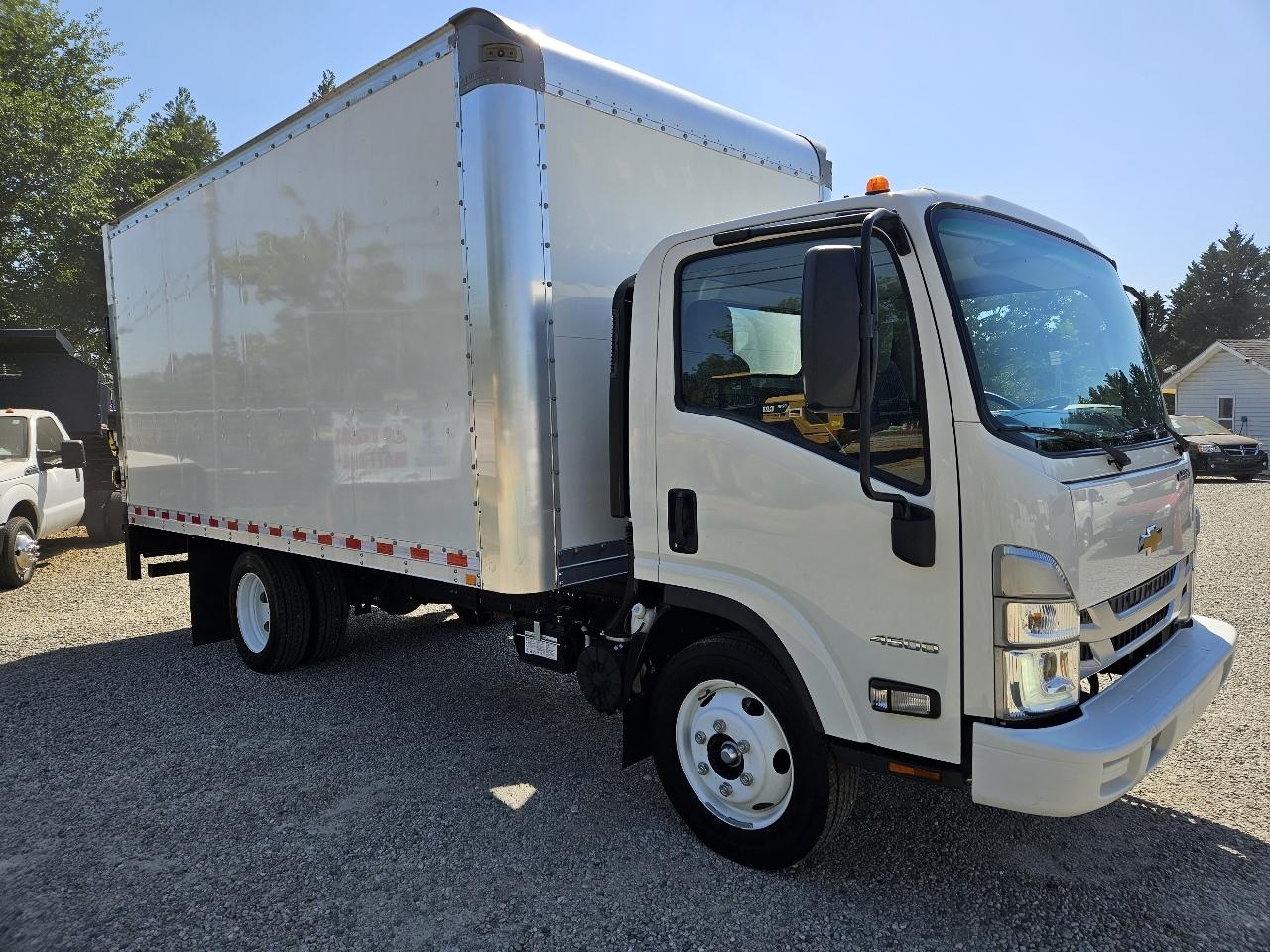 Chevrolet 4500 LCF Gas  2023