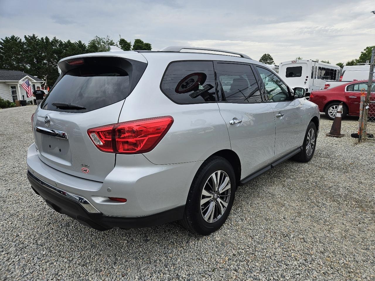 Nissan Pathfinder  2019