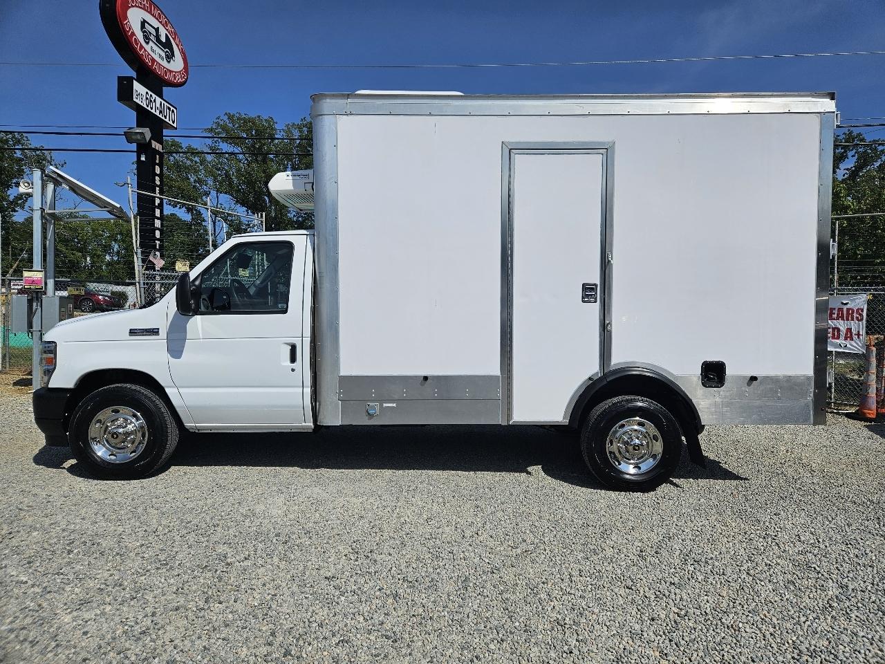 Ford Econoline  2024