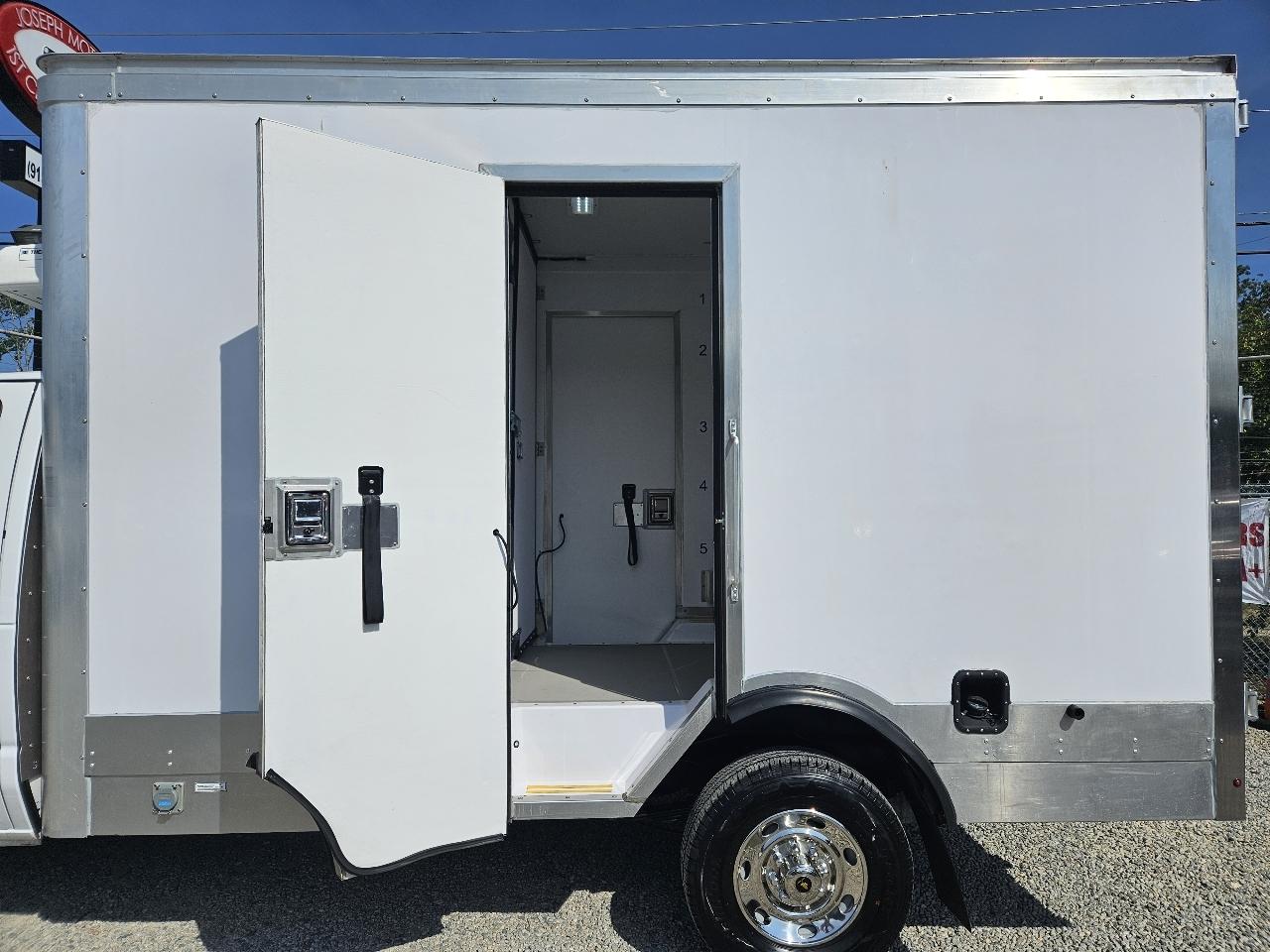 Ford Econoline  2024