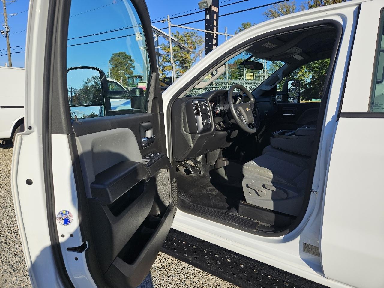 Chevrolet Silverado 3500HD Work Truck Crew Cab Long Box 4WD 2017