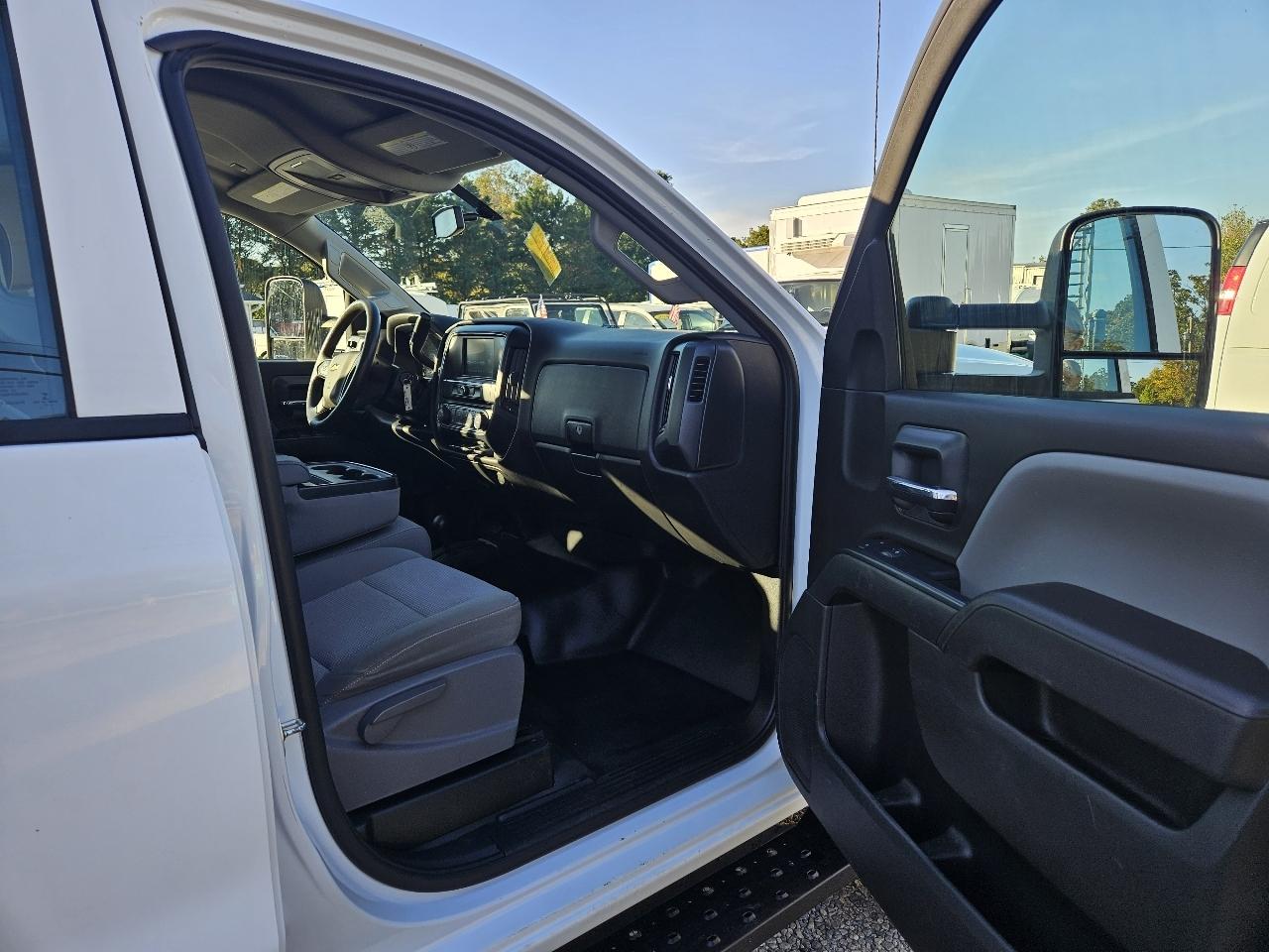 Chevrolet Silverado 3500HD Work Truck Crew Cab Long Box 4WD 2017