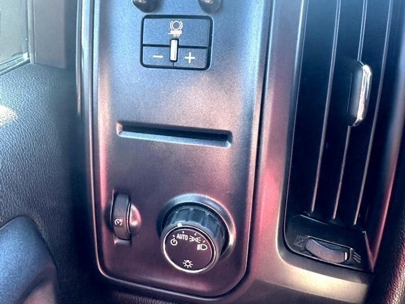 Chevrolet Silverado 3500HD 4WD Crew Cab 171.5" WB, 59.06" CA WT 2018