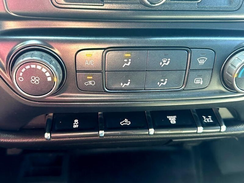 Chevrolet Silverado 3500HD 4WD Crew Cab 171.5" WB, 59.06" CA WT 2018