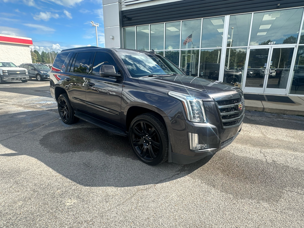 2017 Cadillac Escalade Luxury photo 2