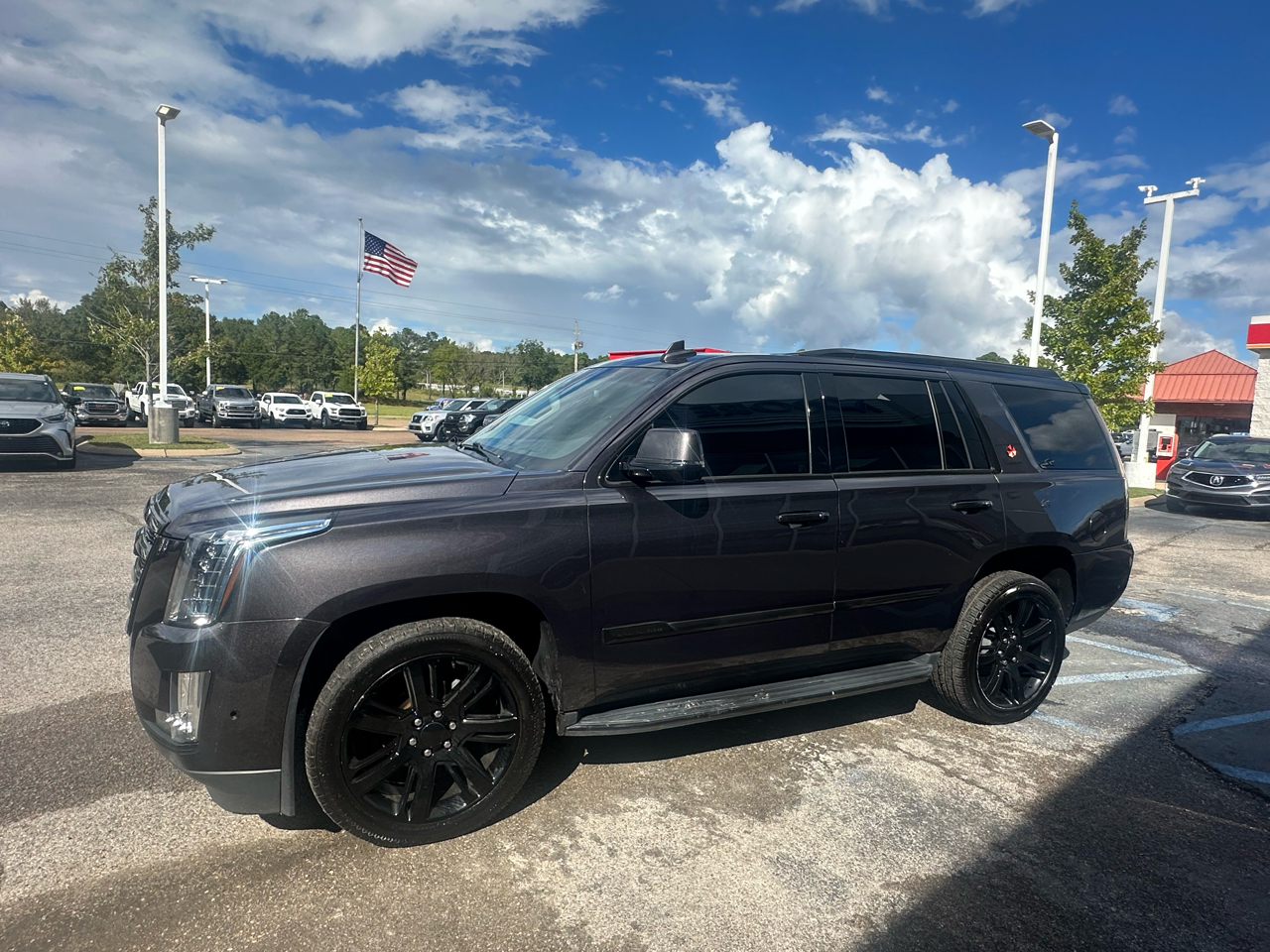 2017 Cadillac Escalade Luxury photo 3