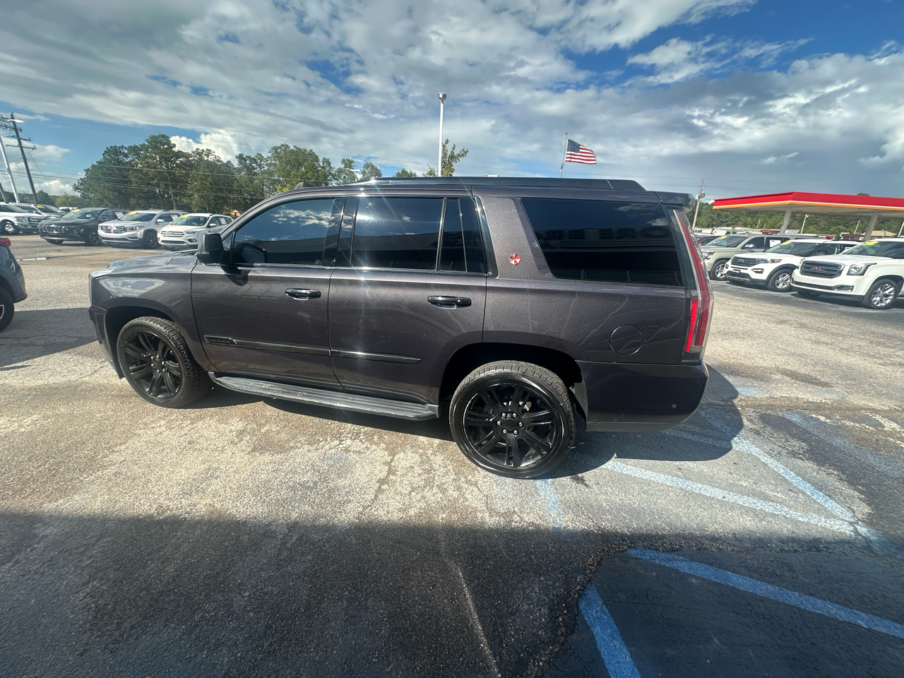 2017 Cadillac Escalade Luxury photo 4